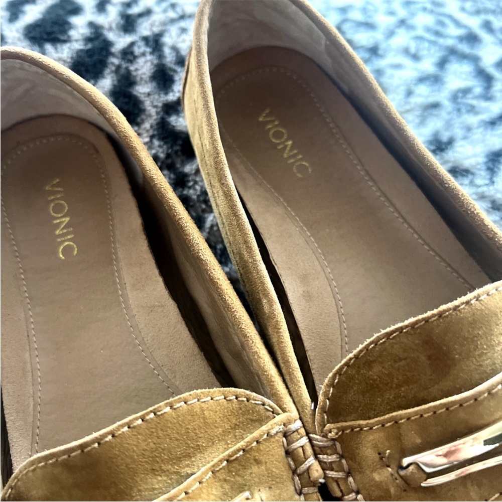 Vionic Cognac Brown Suede Women Sz 8 Driving Loafers with Gold Horsebit Moccasin - Picture 4 of 12